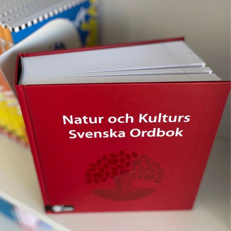 Natur och Kulturs Svenska Ordbok, słownik języka szwedzkiego, możesz go wnieść na egzamin TISUS