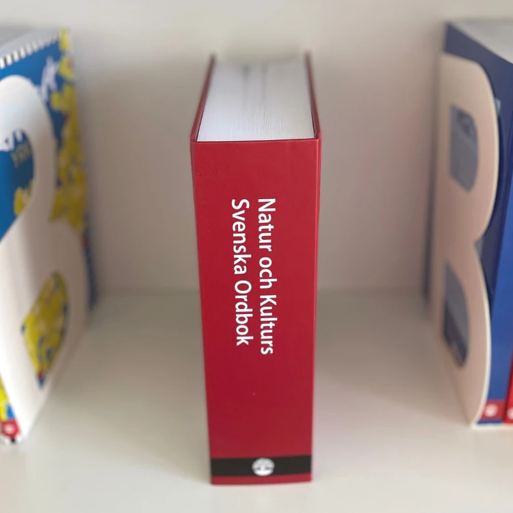 Natur och Kulturs Svenska Ordbok, słownik języka szwedzkiego, możesz go wnieść na egzamin TISUS