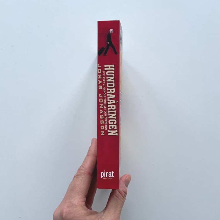 "Hundraåringen som klev ut genom fönstret och försvann" - Jonas Jonasson po szwedzku